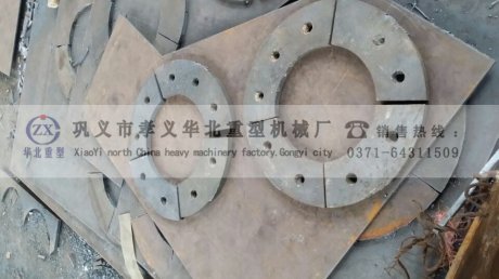 展現(xiàn)給大家粉碎機的邊襯板圖樣
